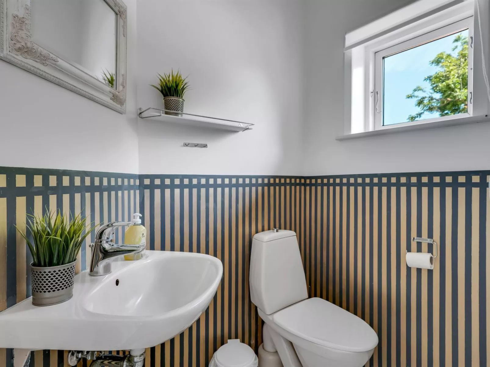 "Virve" - 100m to the fjord - Binnen