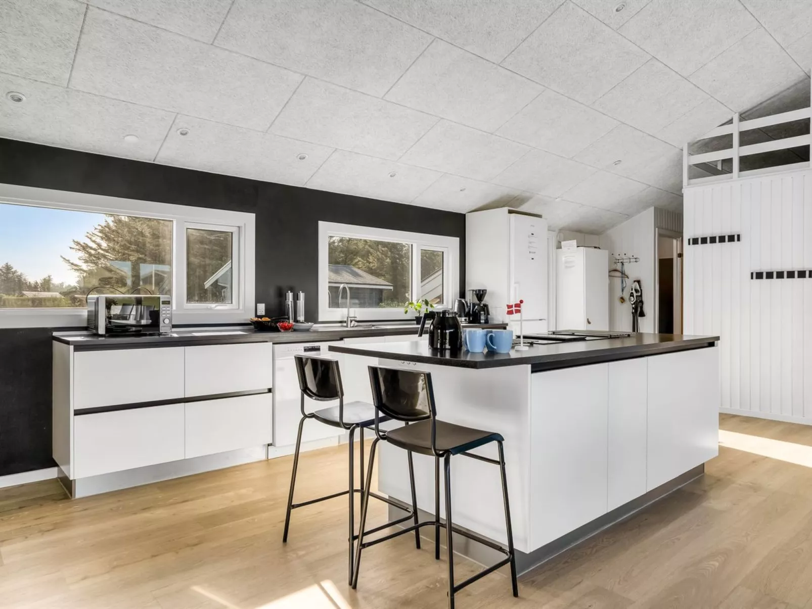 "Månviva" - 250m from the sea - Binnen