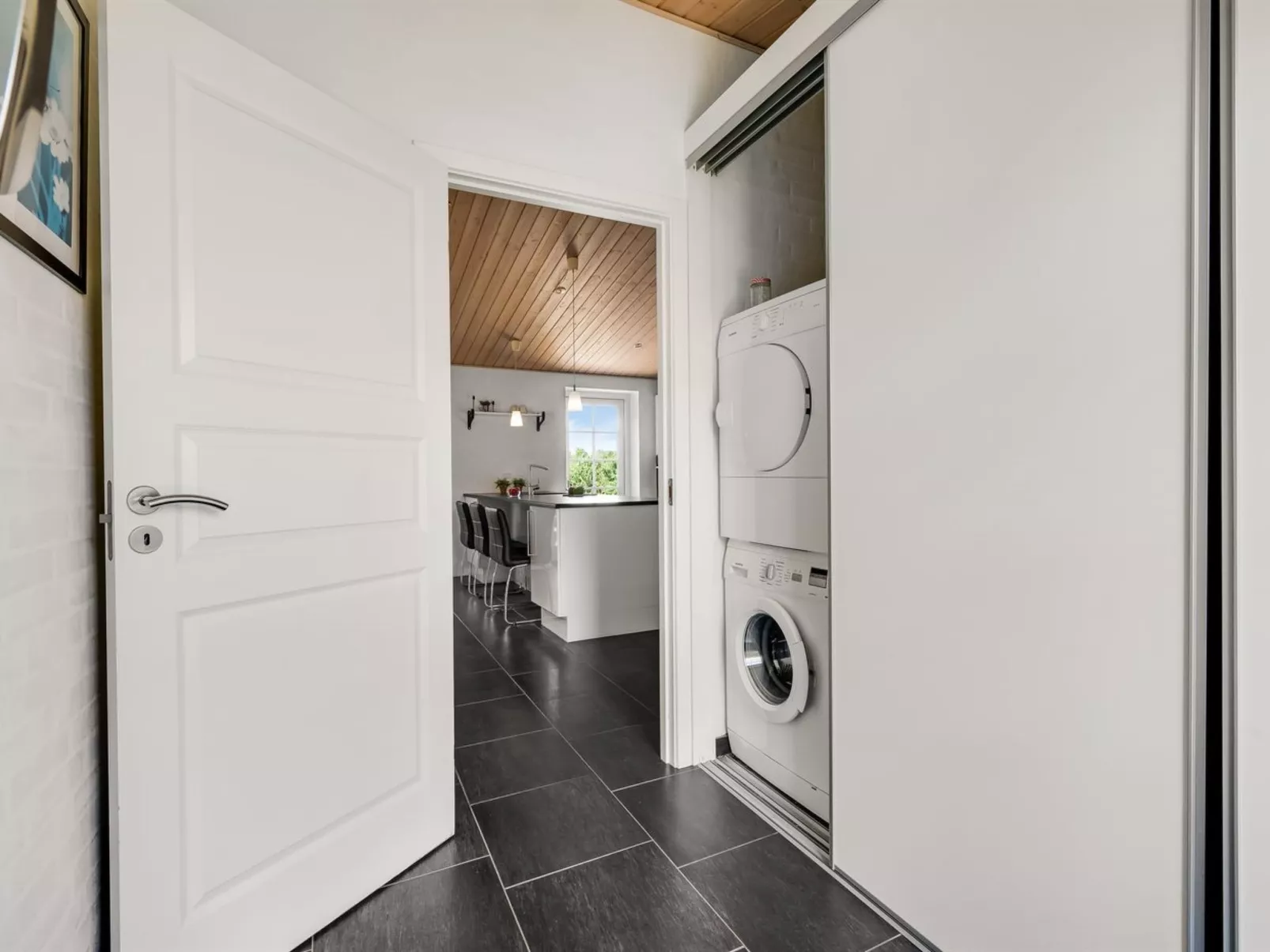 "Sod" - 3.2km from the sea - Binnen