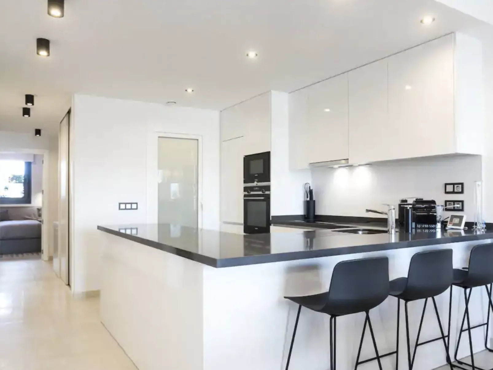 Luxuriöses Apartment mit Pool und Garage am Poniente Beach! - Image-tags.info