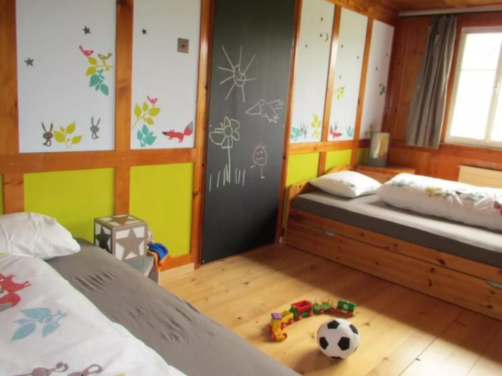 Verschlafen... in sanfte Hügel eingebettet. - Image-tags.info