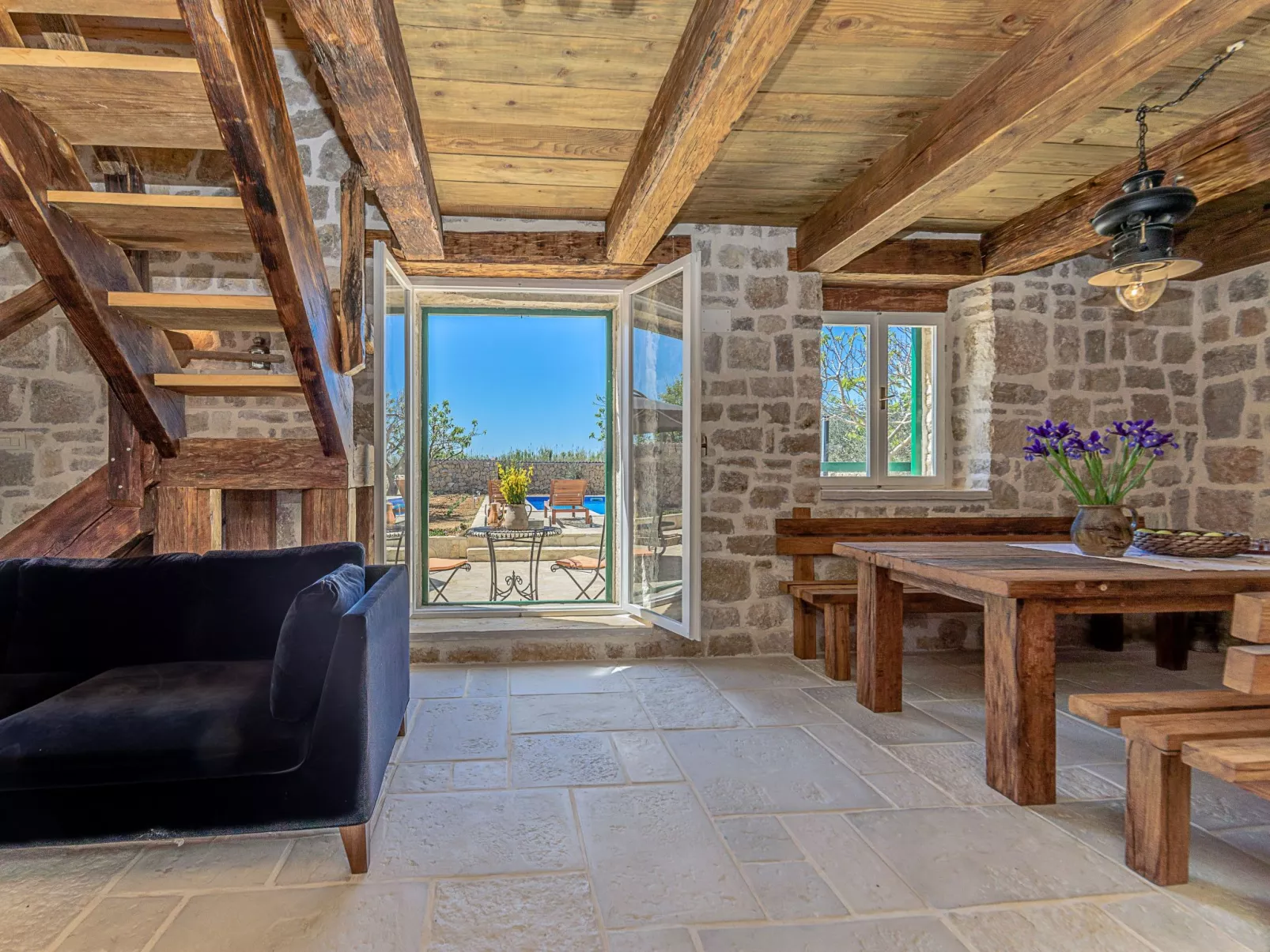 "Lipa" mit Schwimmbad - Image-tags.info