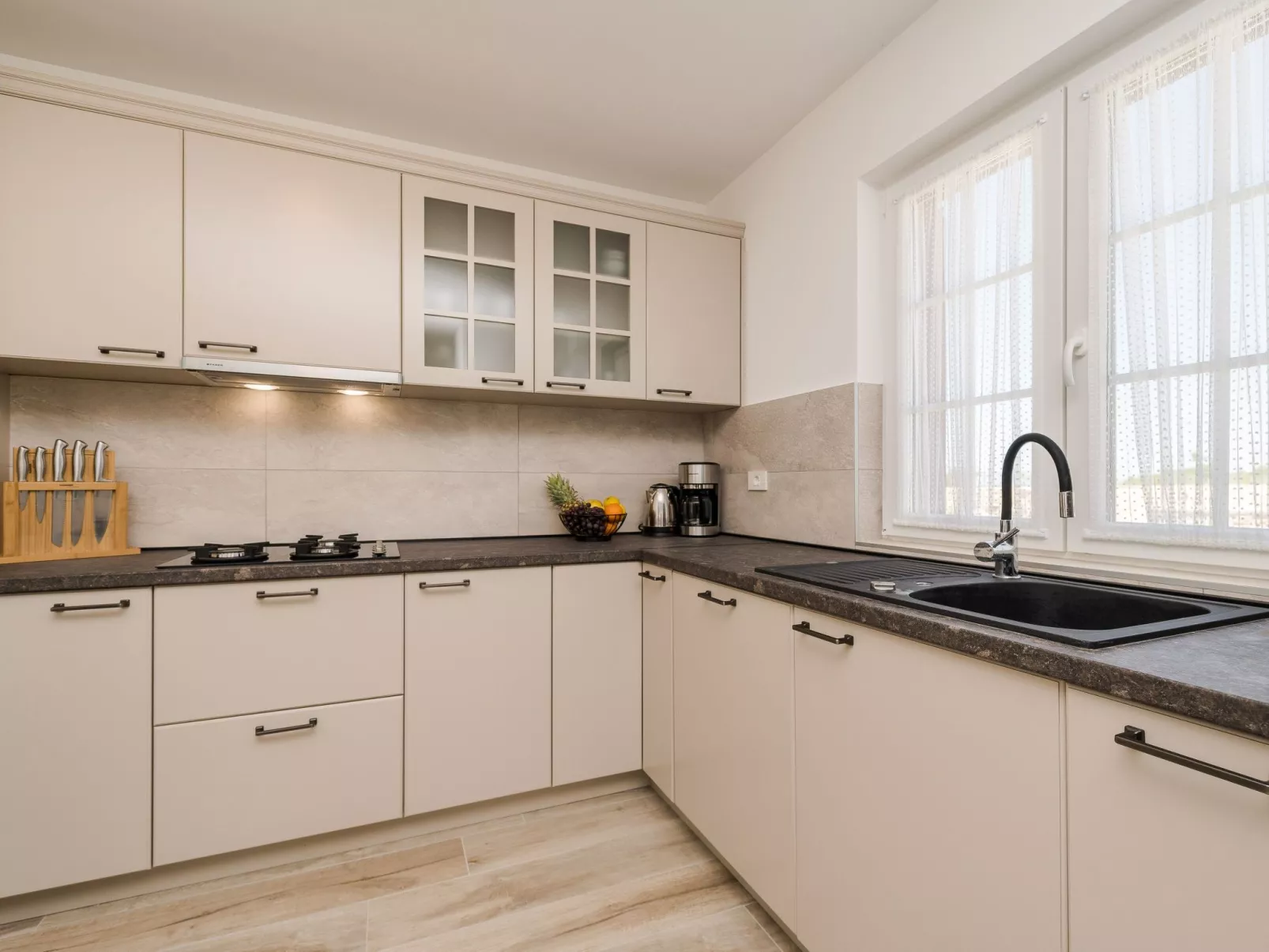 Neue Steinvilla mit beheiztem Pool in Strandnähe - Image-tags.info