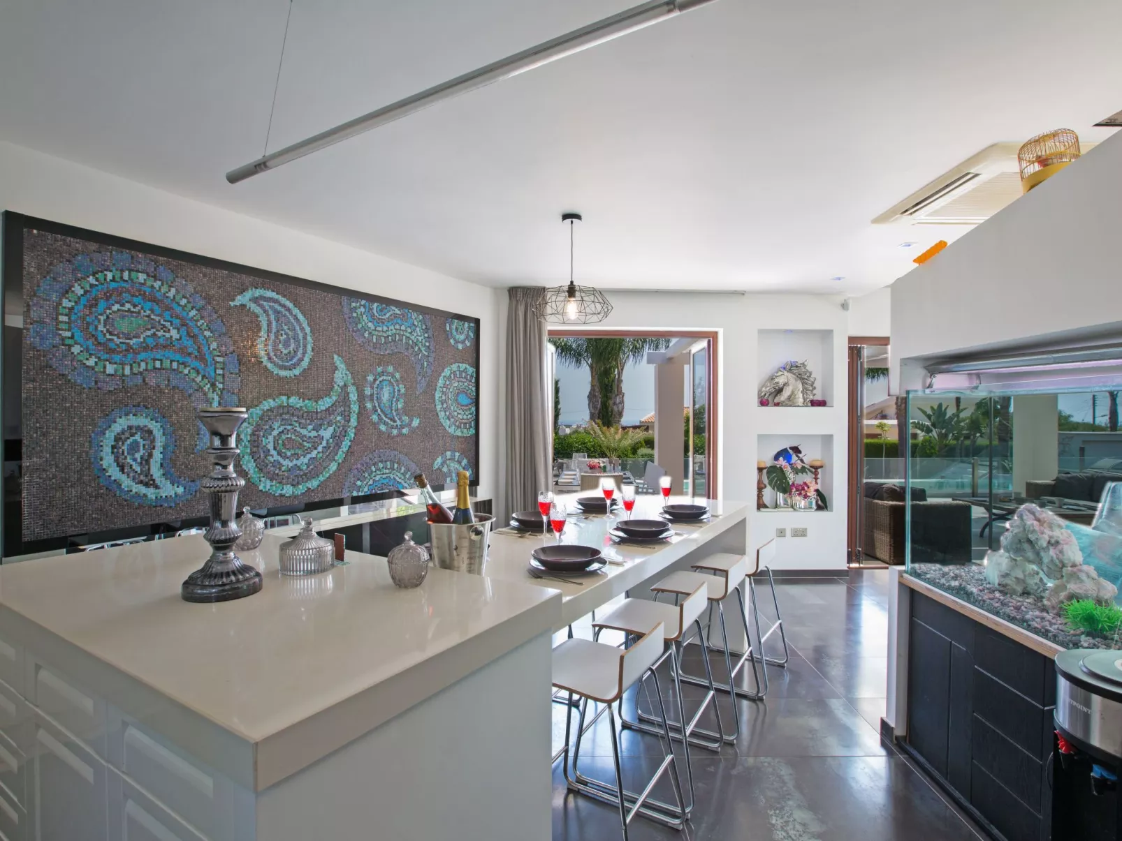 4-Schlafzimmer-Villa mit Pool im Zentrum von Protaras - Image-tags.info