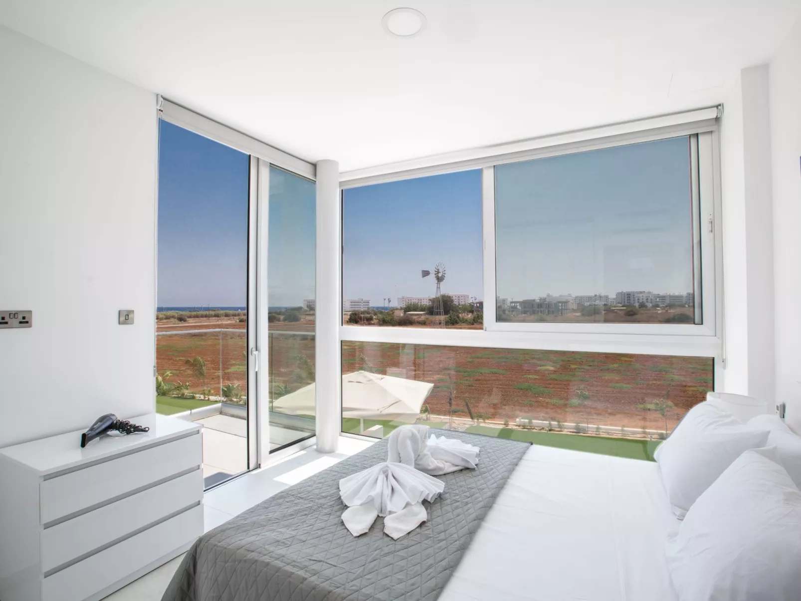 Haus in Pernera mit Bi-Fold Patio - Image-tags.info