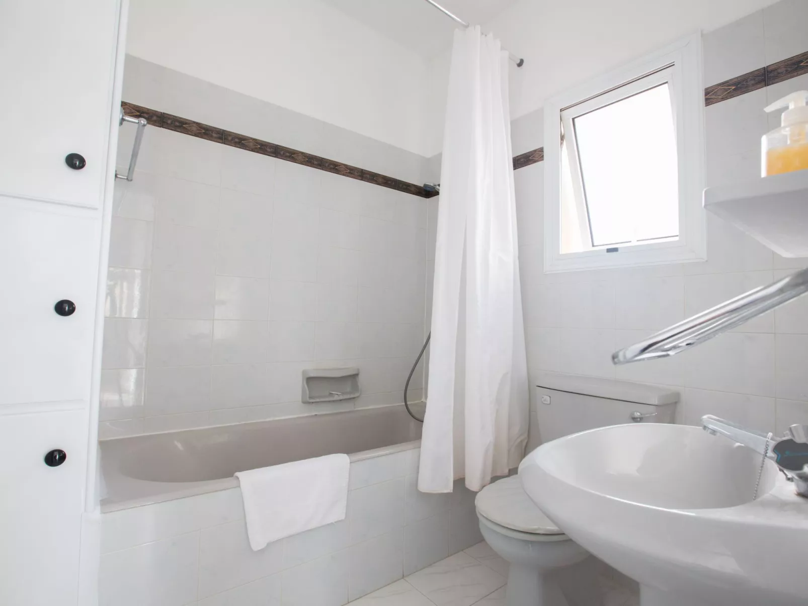 Geräumige Villa mit 3 Schlafzimmern und Pool in Protaras - Binnen