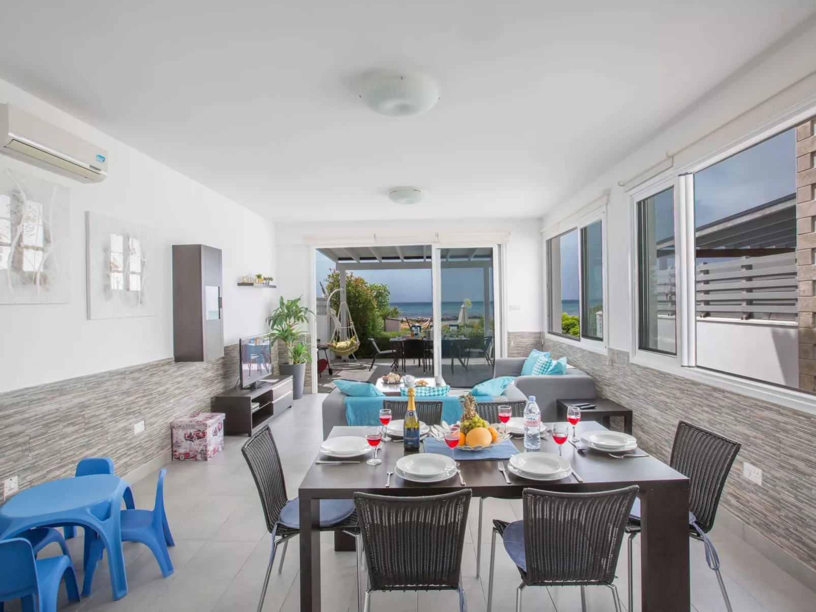 Moderne, geräumige Villa am Strand mit Pool - Image-tags.info