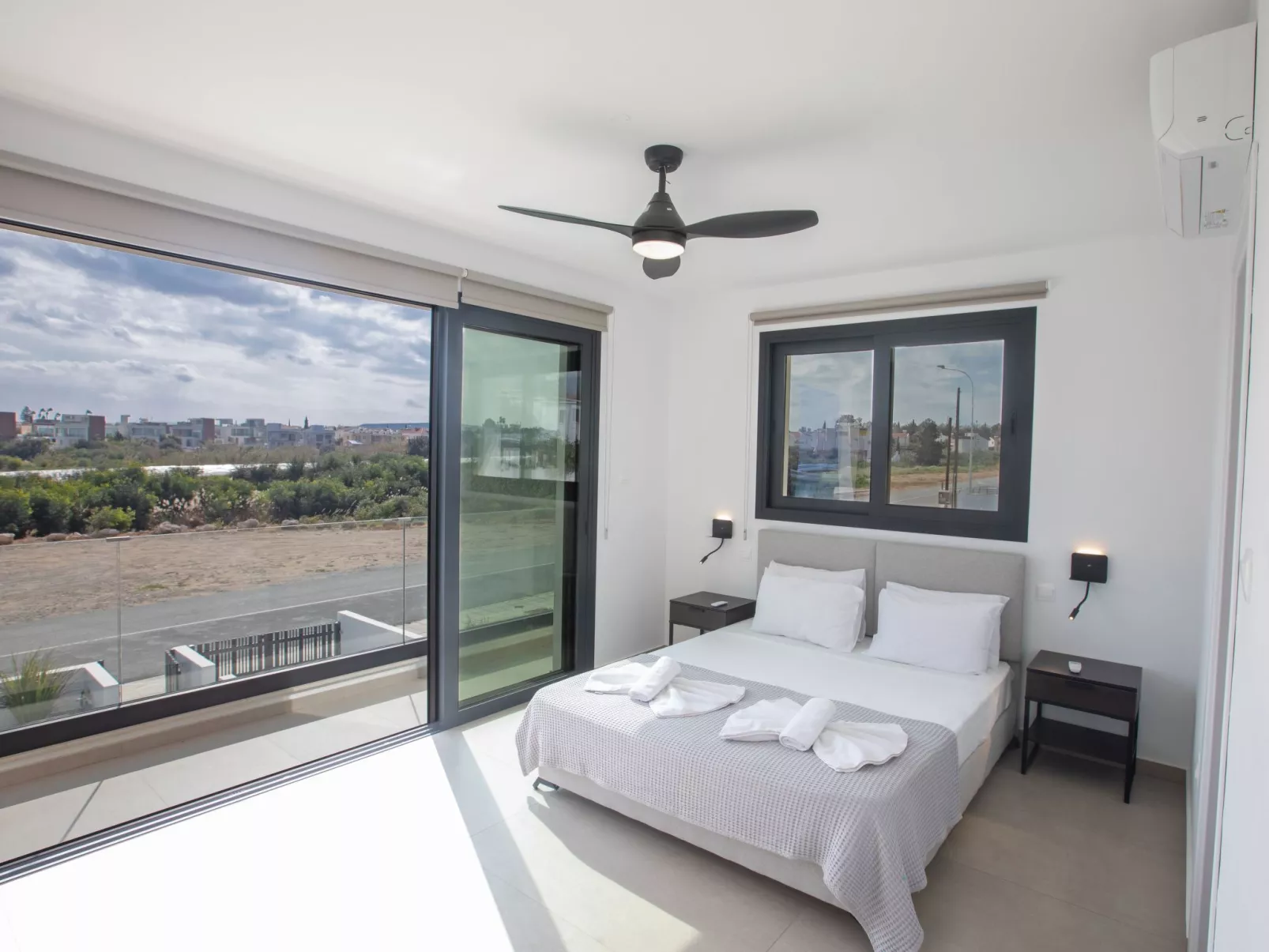 Haus in Paralimni mit Doppelveranda - Image-tags.info