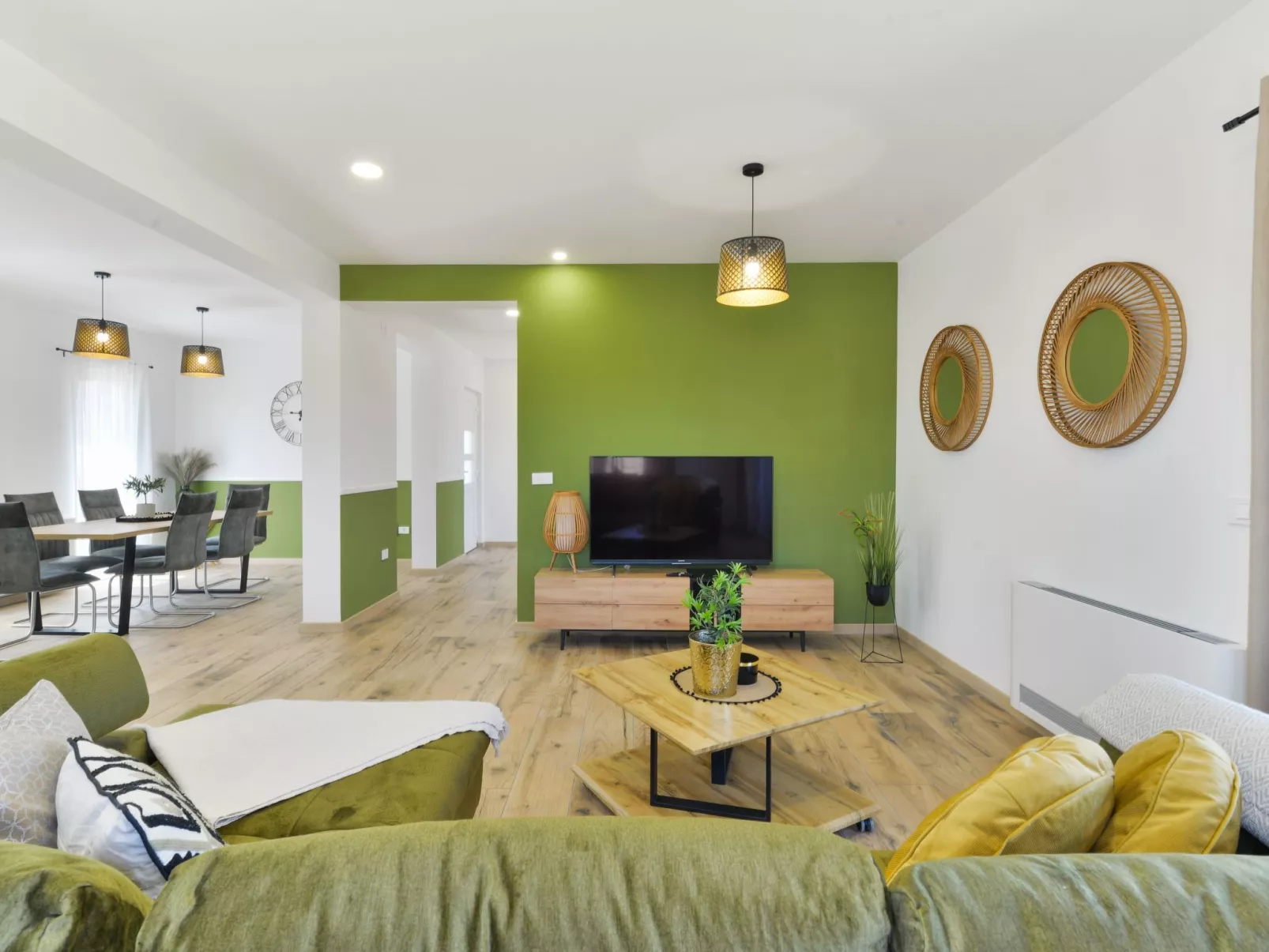 Neue Luxusvilla mit Schwimmbad, Sauna - Image-tags.info