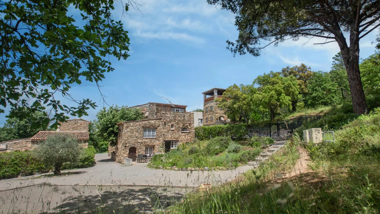 Les Roches du Sud - Tuinen zomer