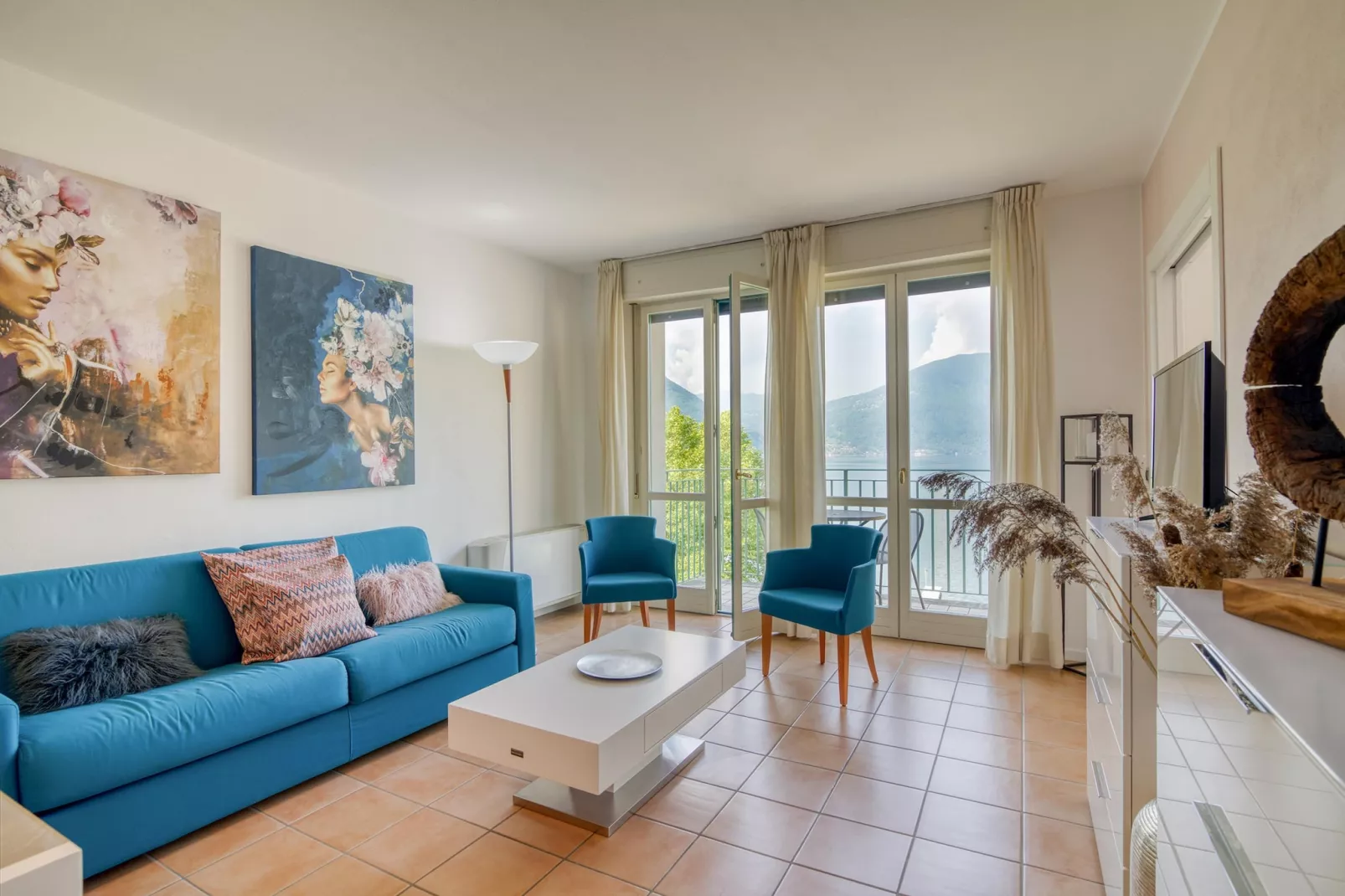 RESIDENCE PORTO LETIZIA - PALACE-1ROOM APT 4 PAX LAKE VIEW DELUXE 8206 - P1LD4 - Woonkamer
