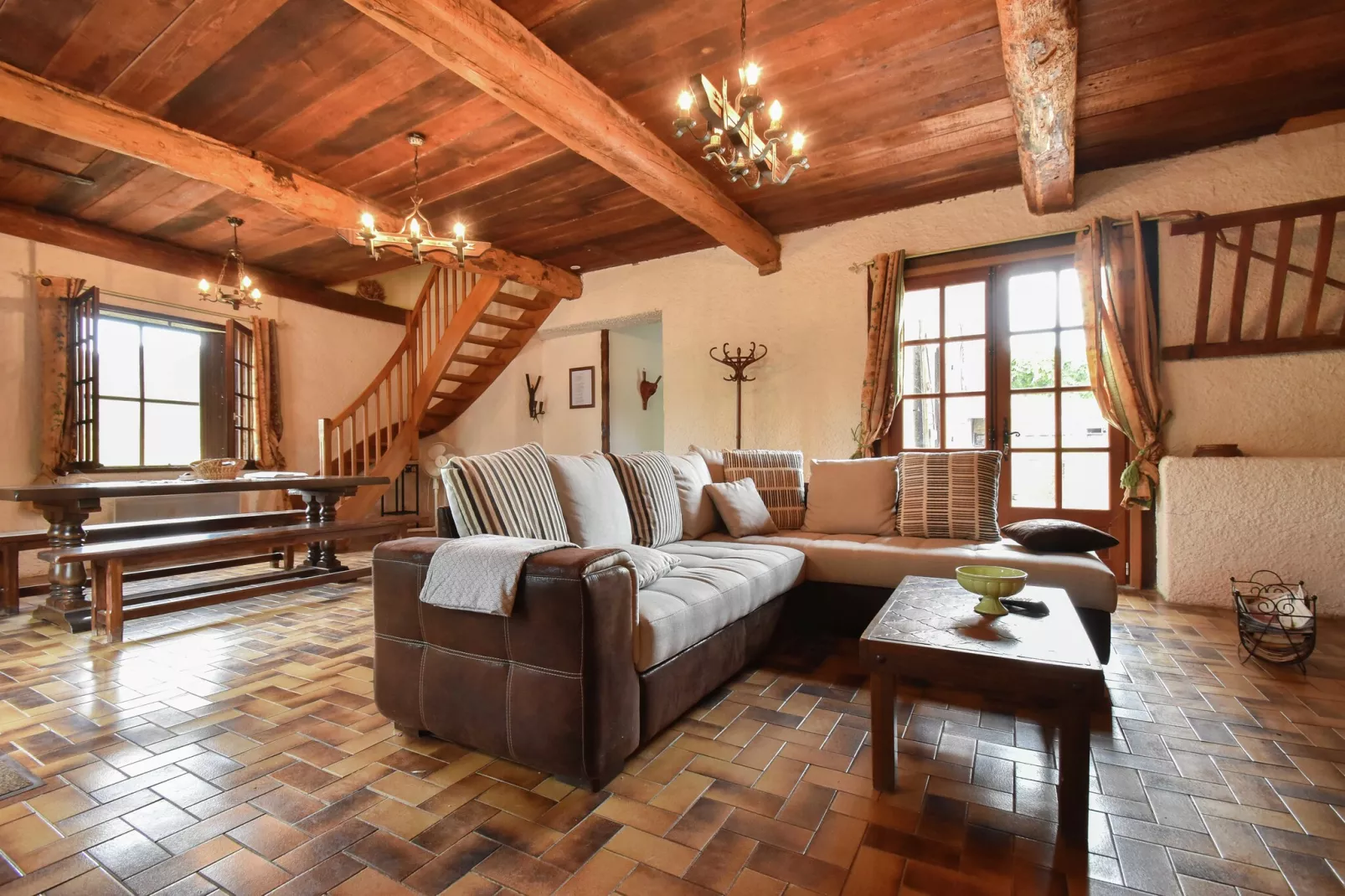 VILLA - FELINES MINERVOIS - Eetkamer