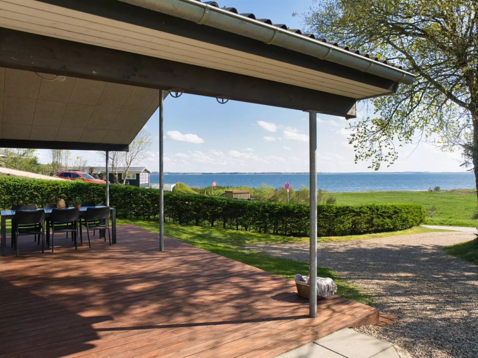 "Elissa" - 50m to the fjord-Buiten