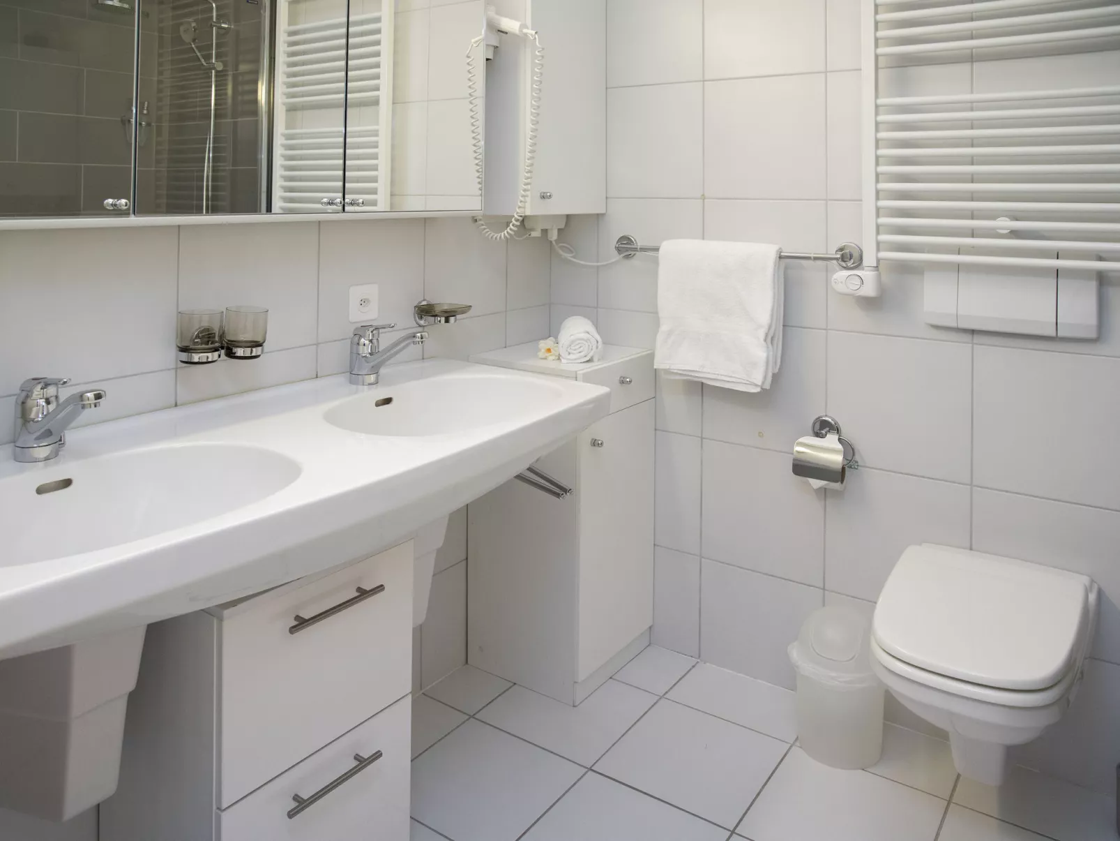 Alpes et Lac 28 - Binnen