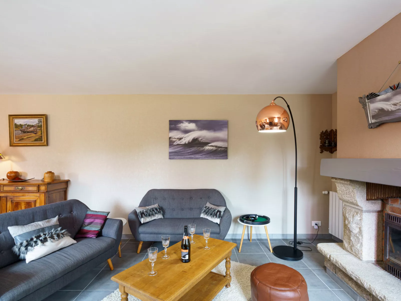 Les Volets Rouges - Binnen