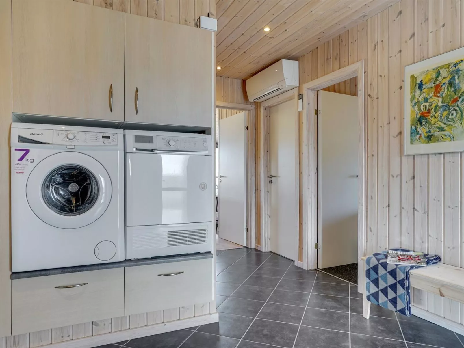 "Emelia" - 50m from the sea-Binnen