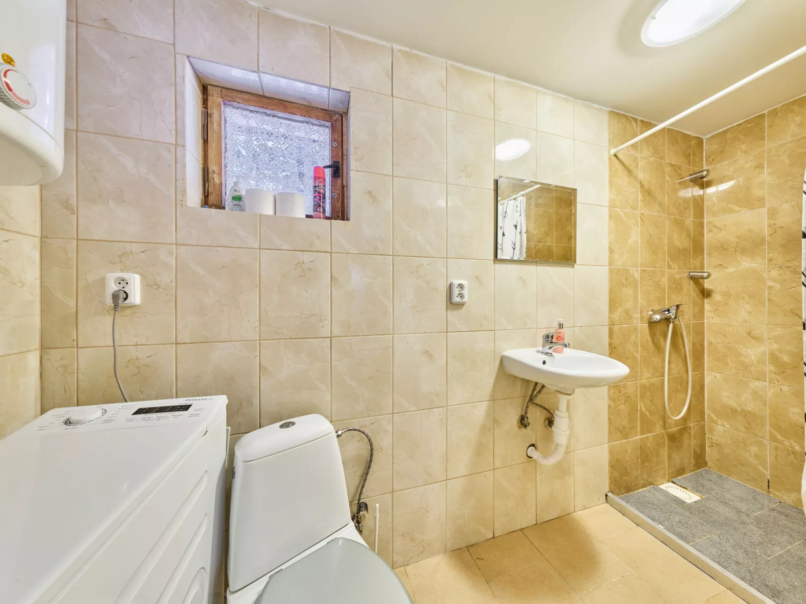 Chaloupka U lesa-Binnen