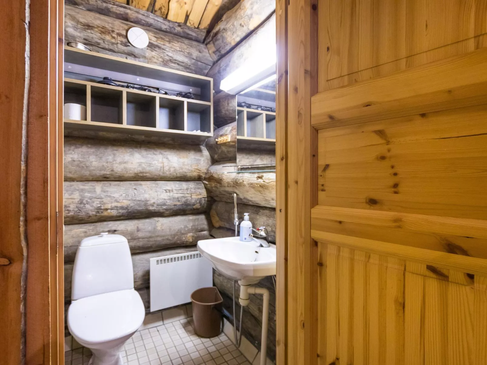 Lomaylläs d58 /palovaarankaarre 11b - Binnen