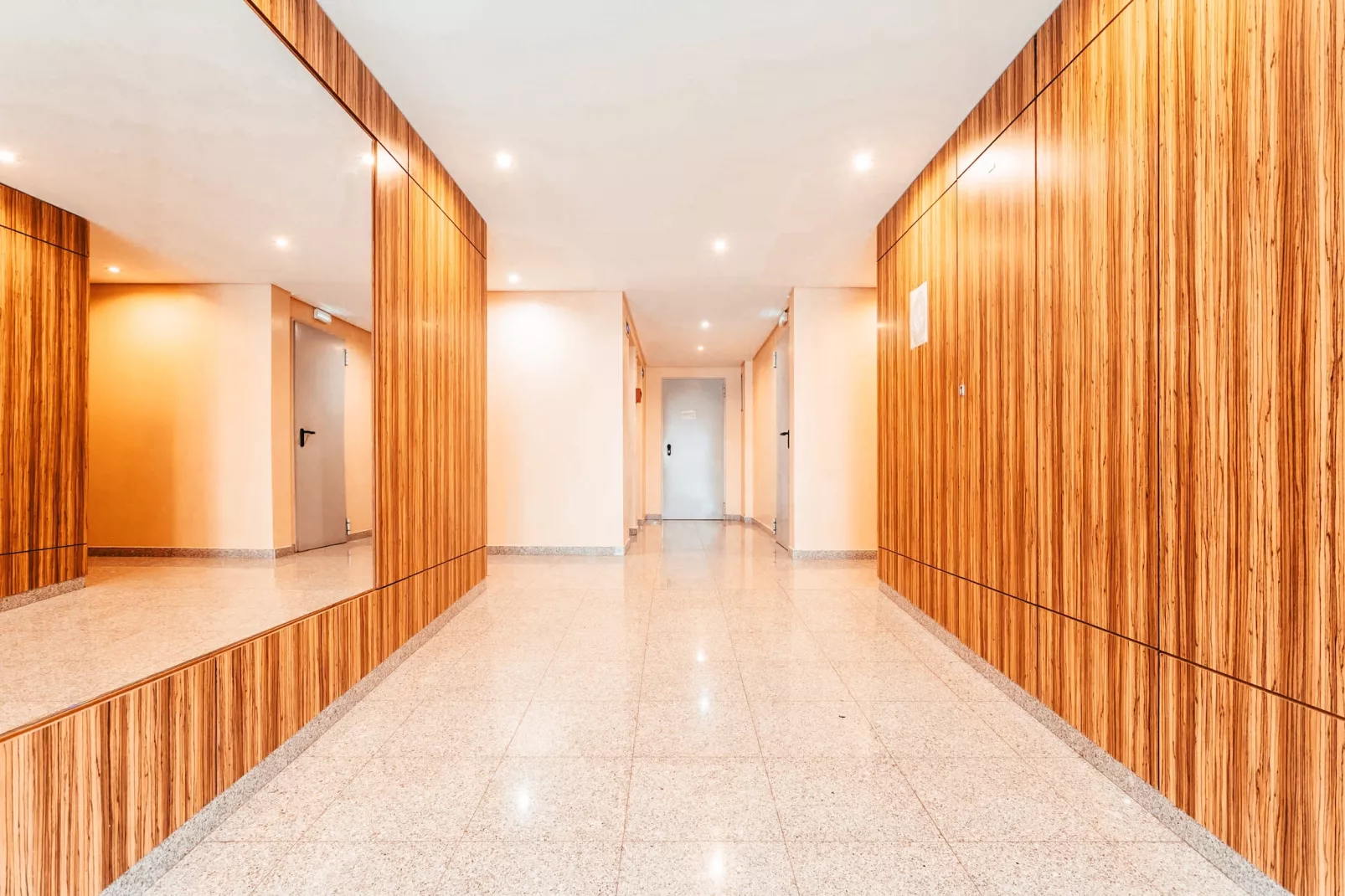 Modern & Elegant 2 bedroom in Amadora by GT House-Overloop