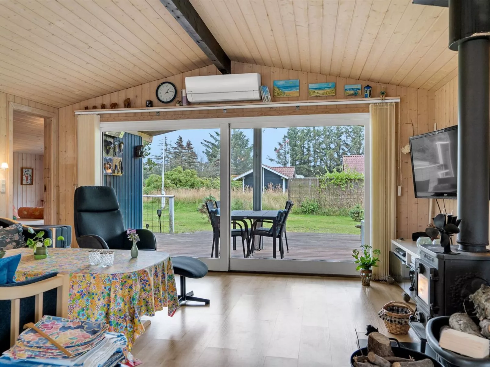 "Ilja" - 700m from the sea-Binnen