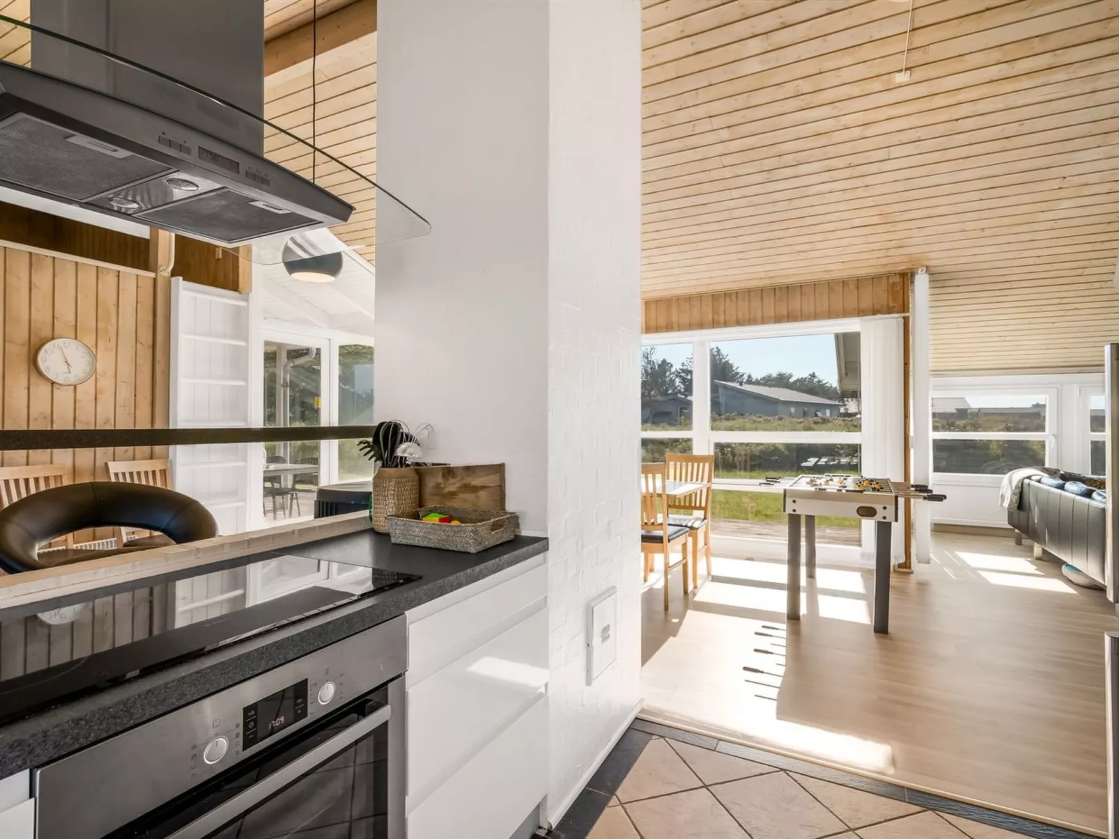 "Peder" - 700m from the sea-Binnen