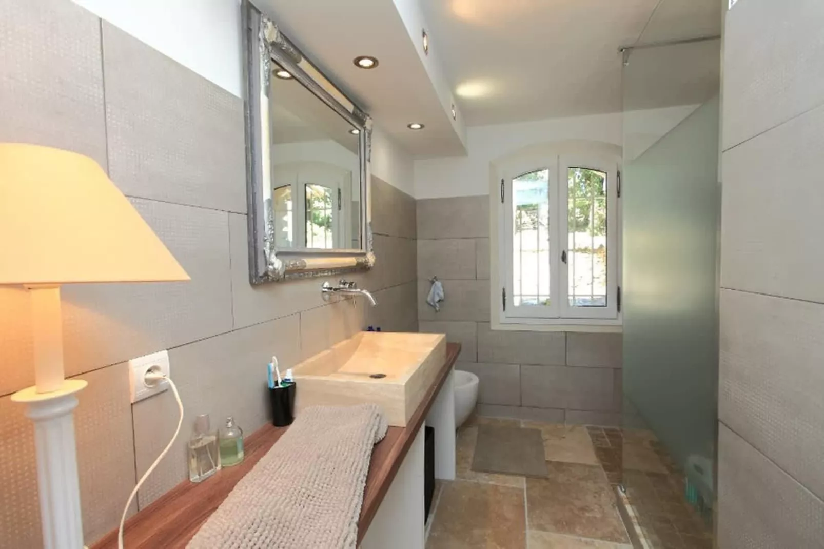 Maison authentique au coeur des garrigues Luberon-Badkamer