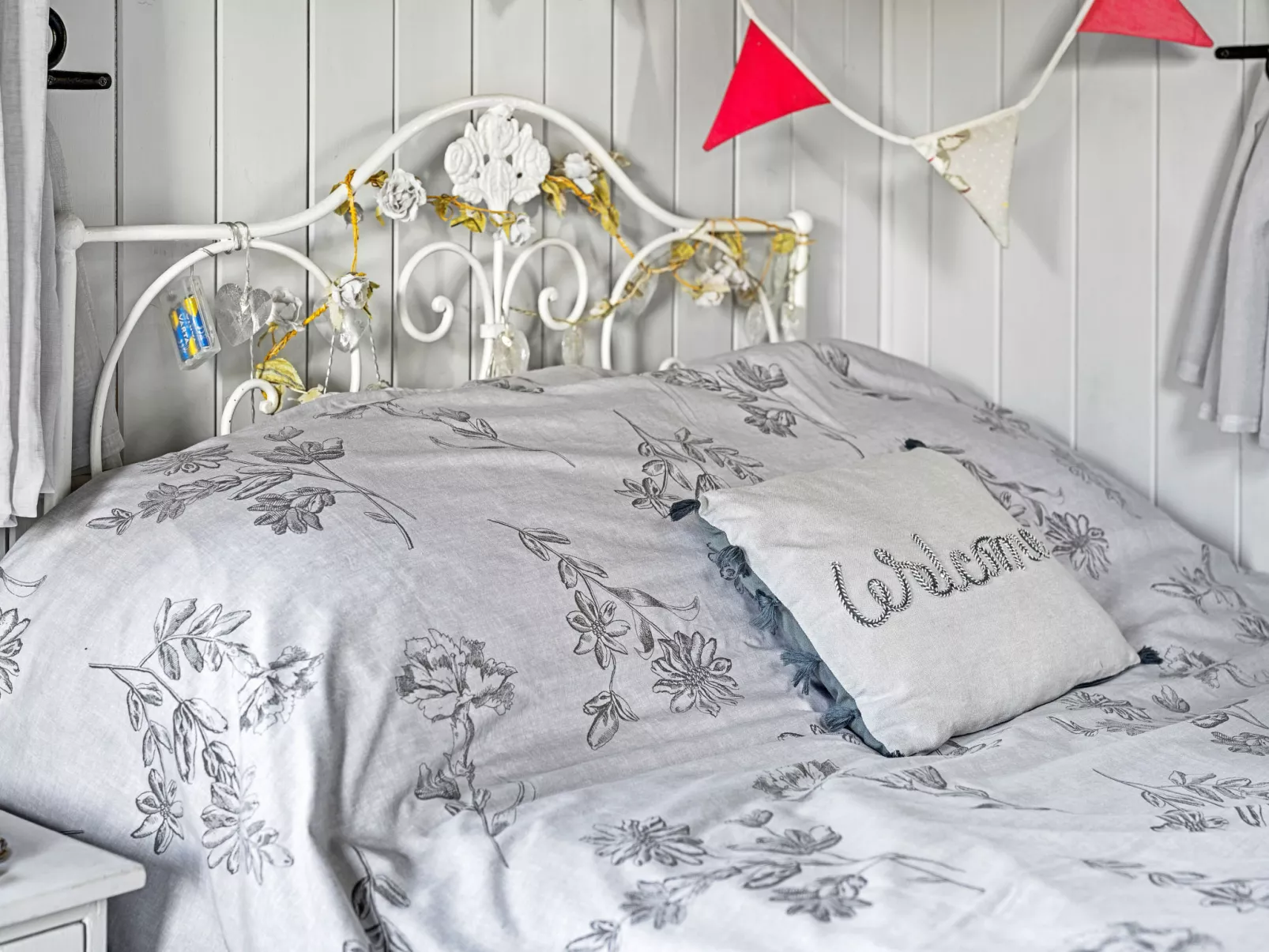 Shepherd's Hut at Hilltop Farm - Binnen