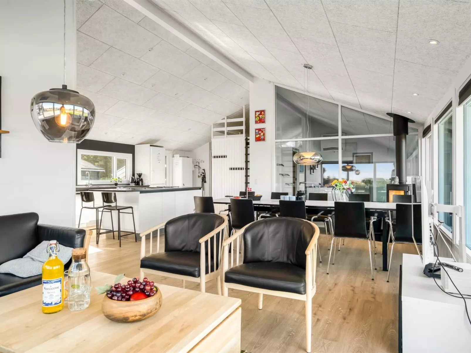 "Månviva" - 250m from the sea - Binnen