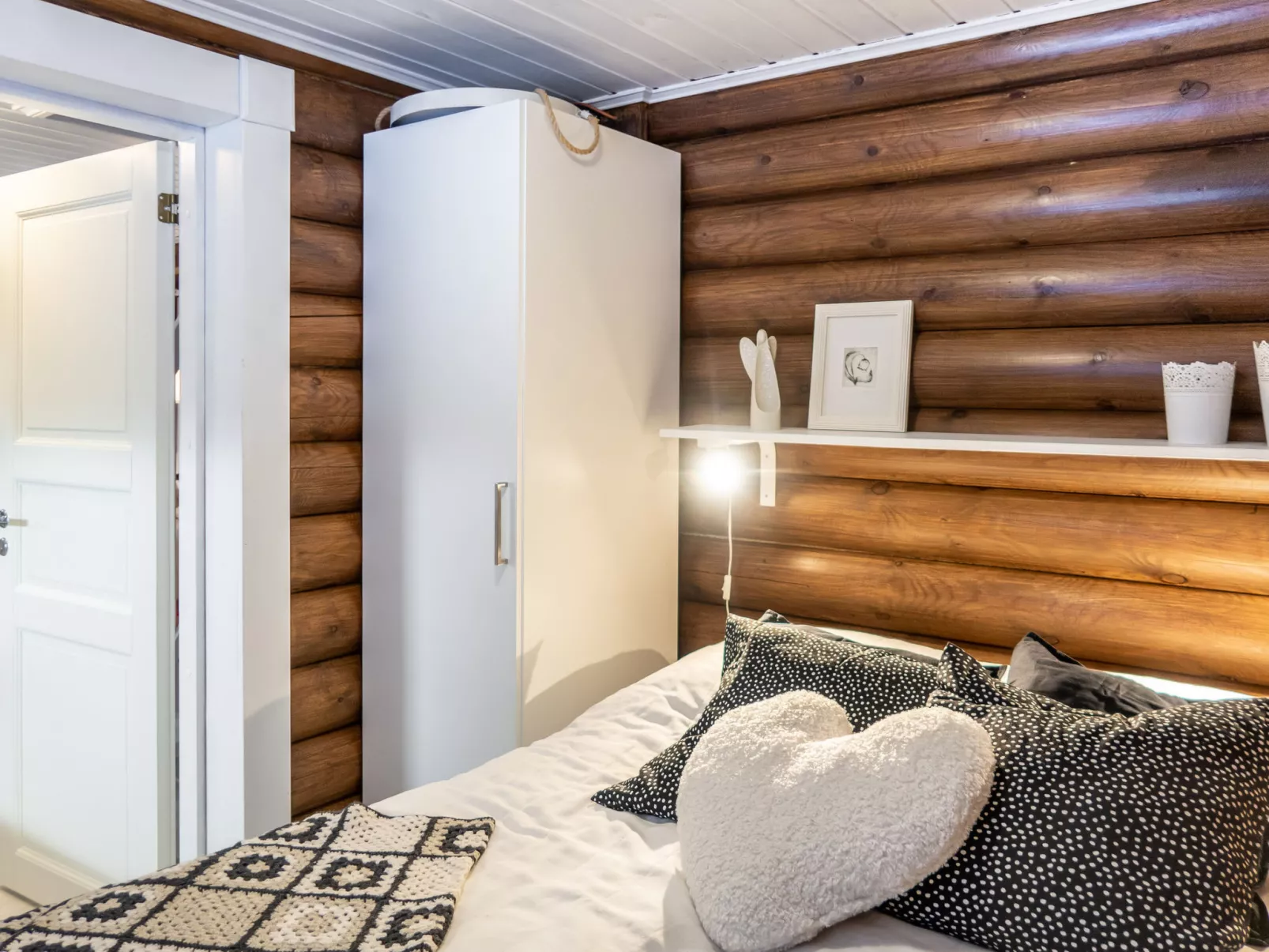 Linnanhelmi (ent. metsäpeura) - Binnen