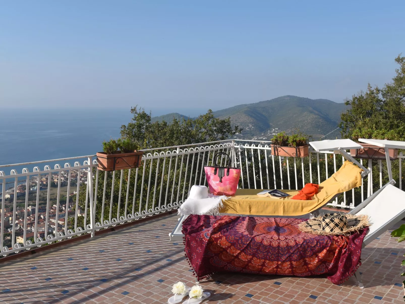 Mit Meerblick und großer Terrasse - Image-tags.info