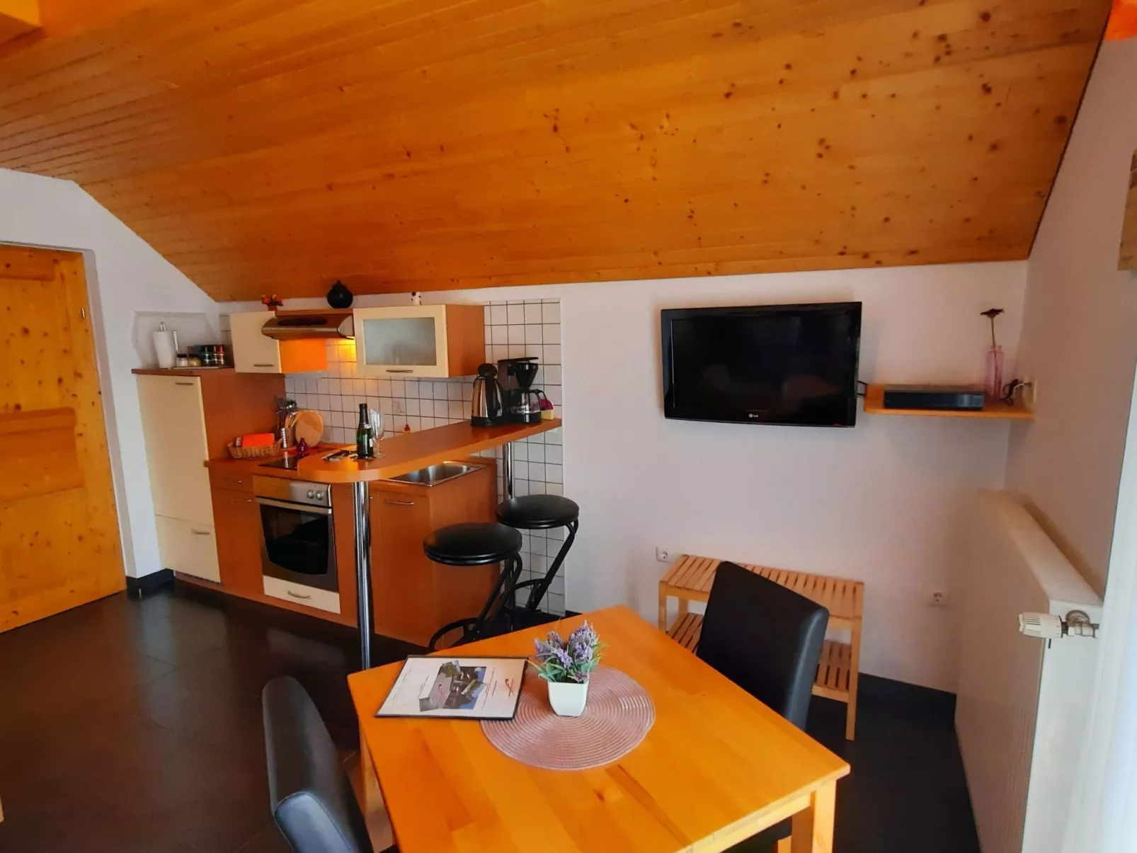 Studio-Appartement mit Balkon - Image-tags.info