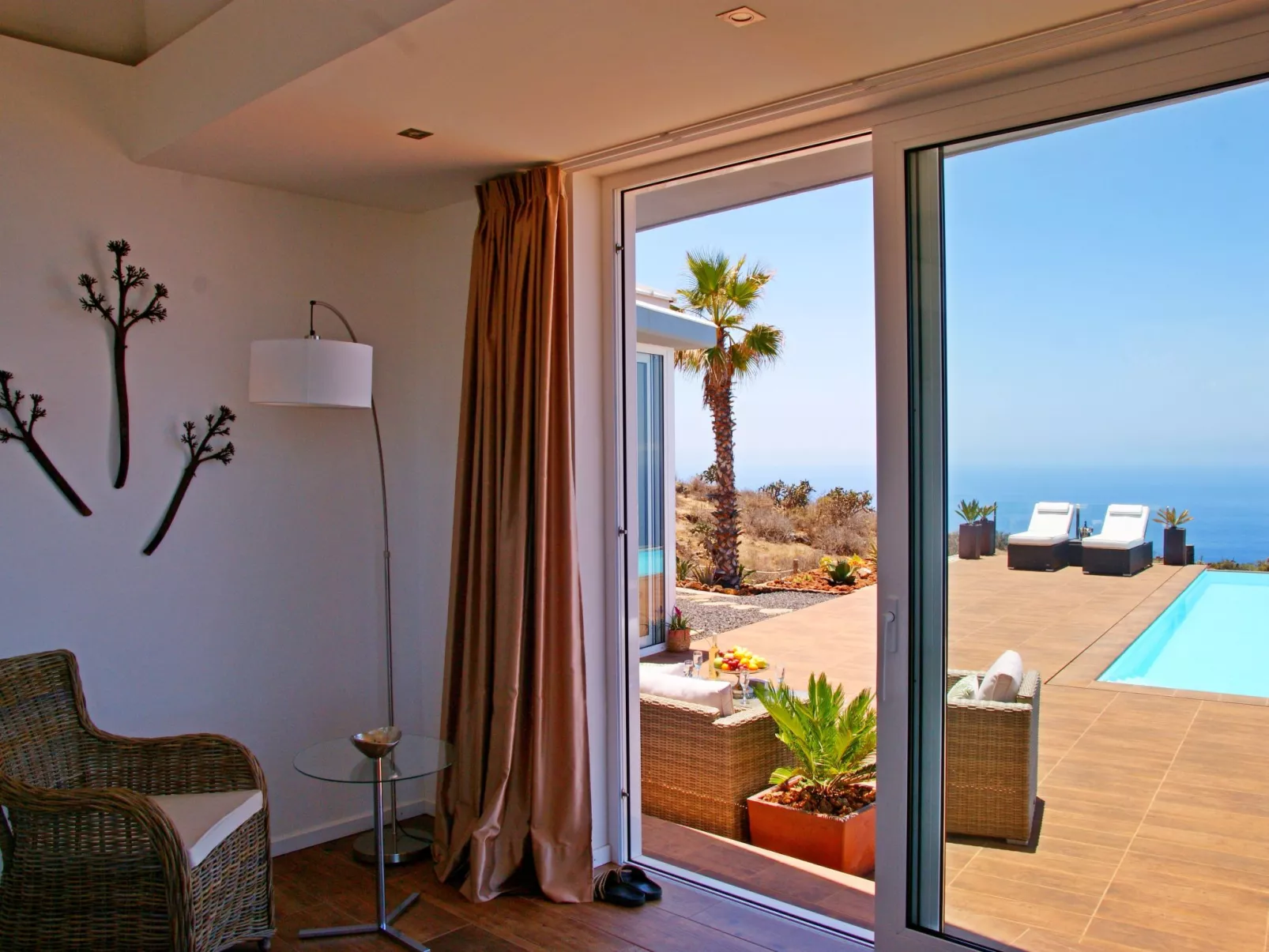 Moderne Architekten-Villa mit Infinity-Pool und Meerblick - Image-tags.info