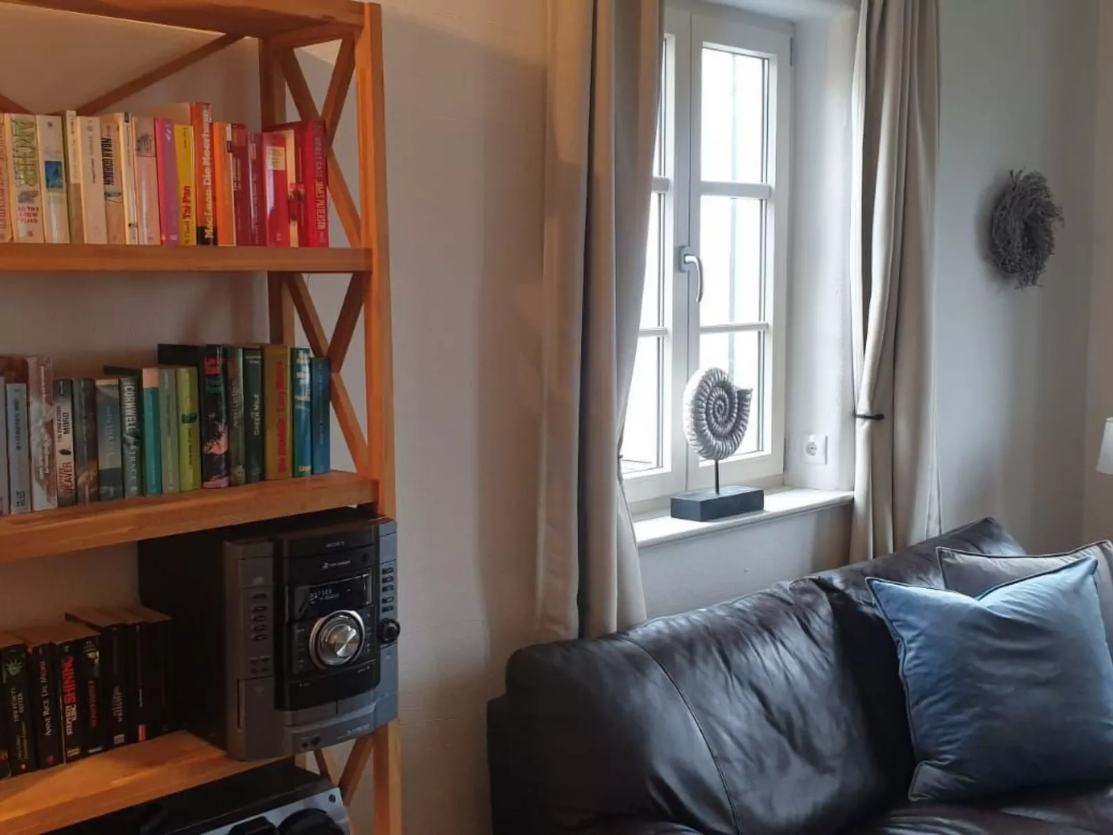 TRADITIONELLES REETDACHHAUS MIT SAUNA, KAMINOFEN UND PRIVATEM WASSERZUGANG - Image-tags.info