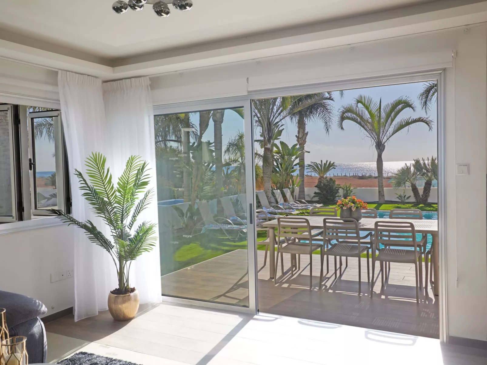 Moderne, geräumige Ferienvilla - Image-tags.info