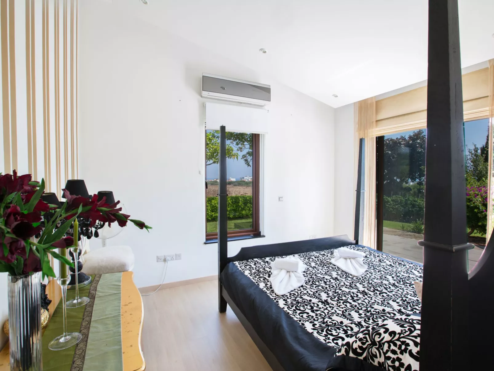 4-Schlafzimmer-Villa mit Pool im Zentrum von Protaras - Image-tags.info