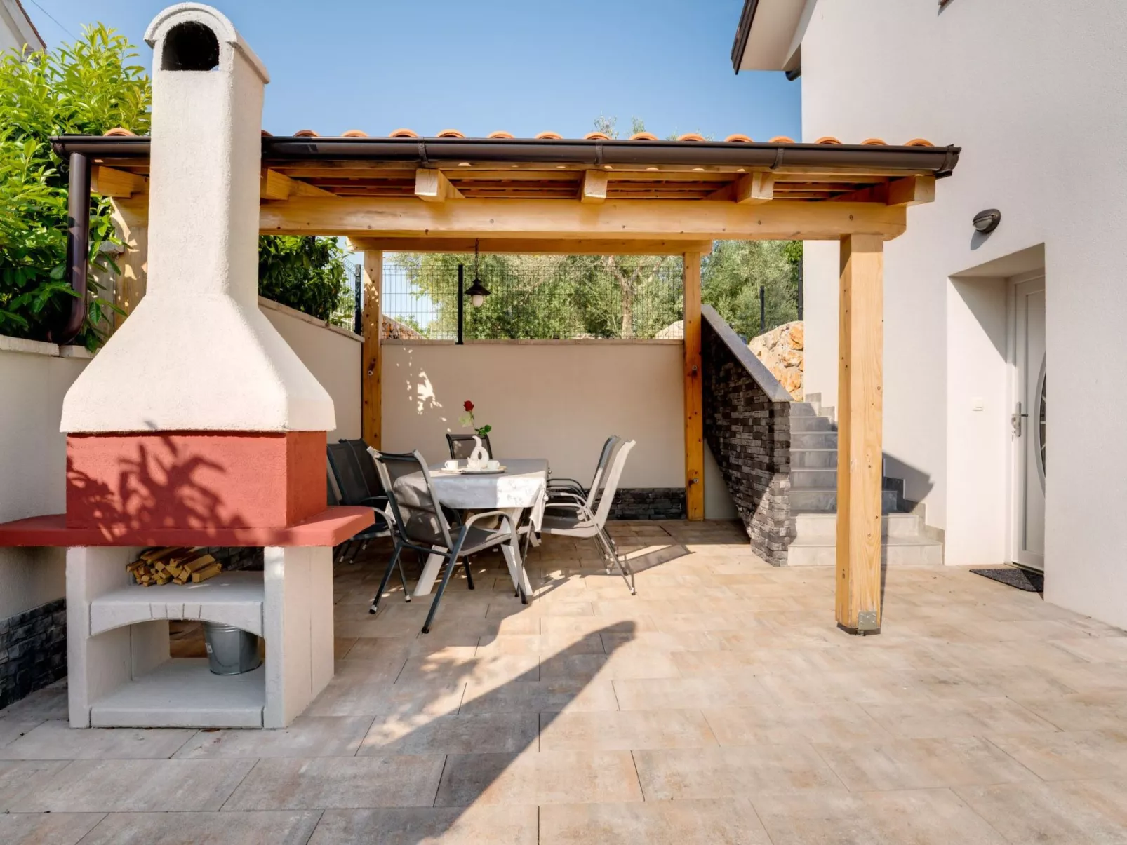 Schönes Haus in Pinezići mit privatem Parkplatz - Image-tags.info