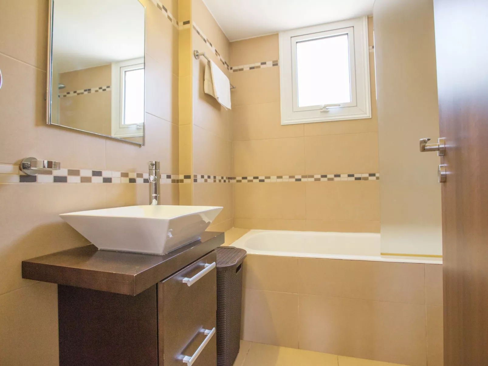 Moderne Ferienvilla PV5 mit großem Garten - Image-tags.info