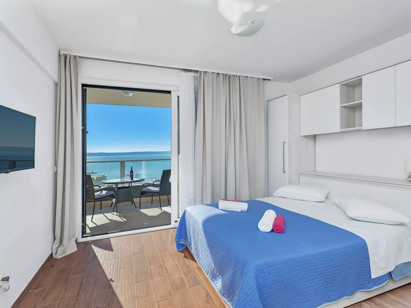 Villa Infinite mit Schwimmbad und Meerblick - Binnen