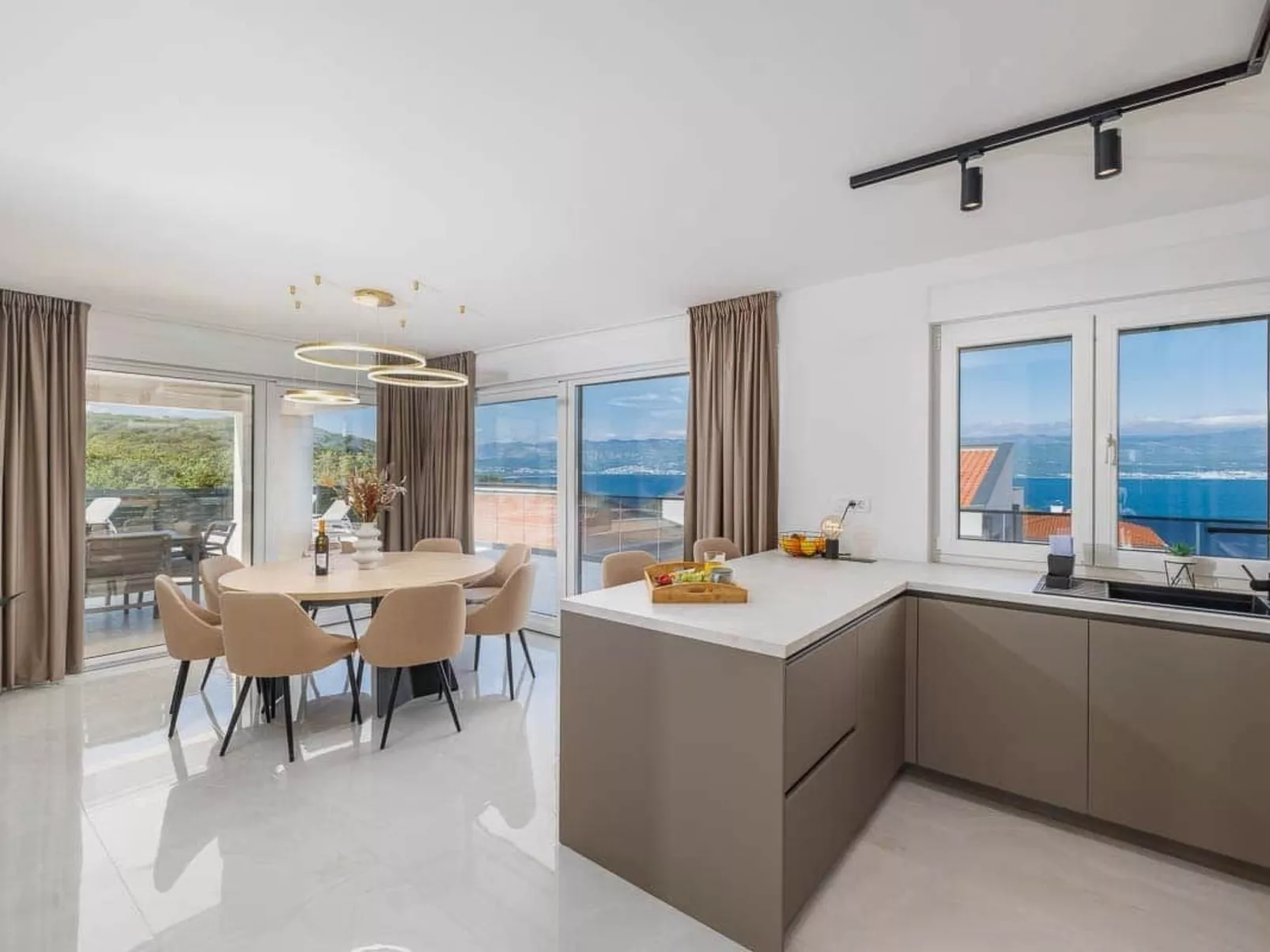 Brandneue Villa -beheizter Pool mit schönem Meerblick - Image-tags.info