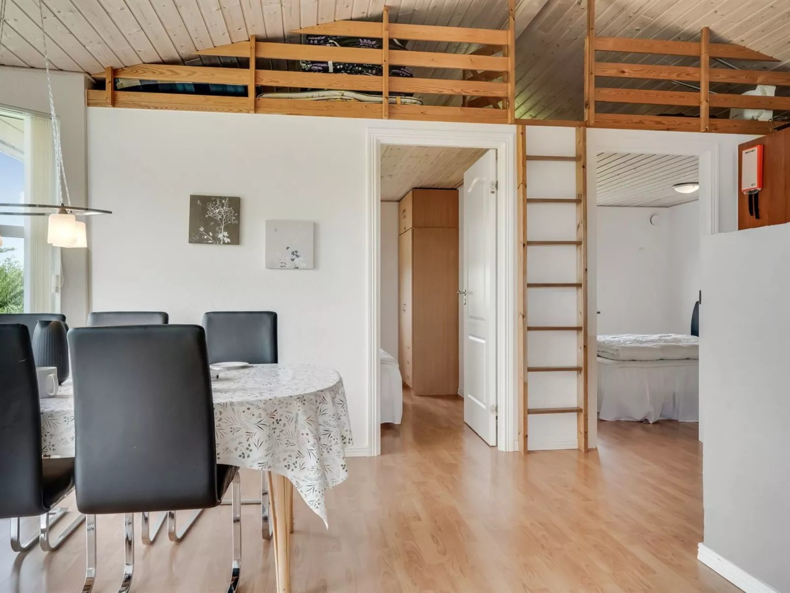 "Elnur" - 200m to the fjord - Binnen