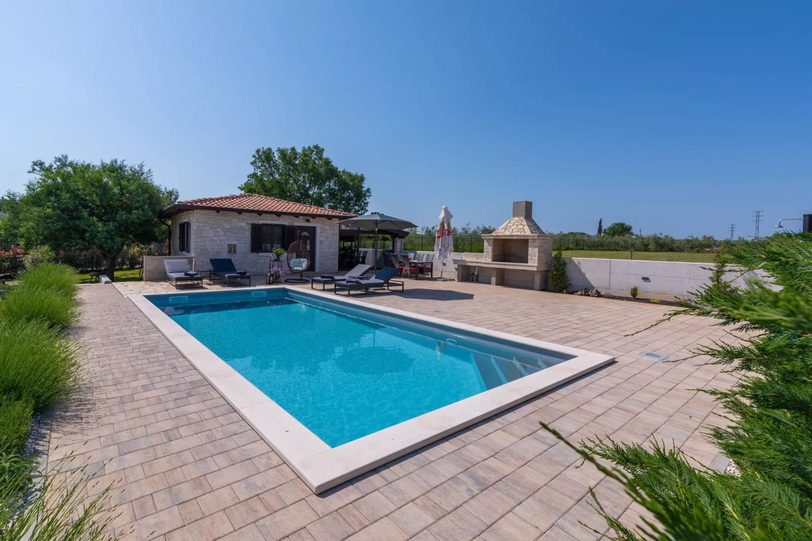 Casa Claudia-Buitenkant zomer
