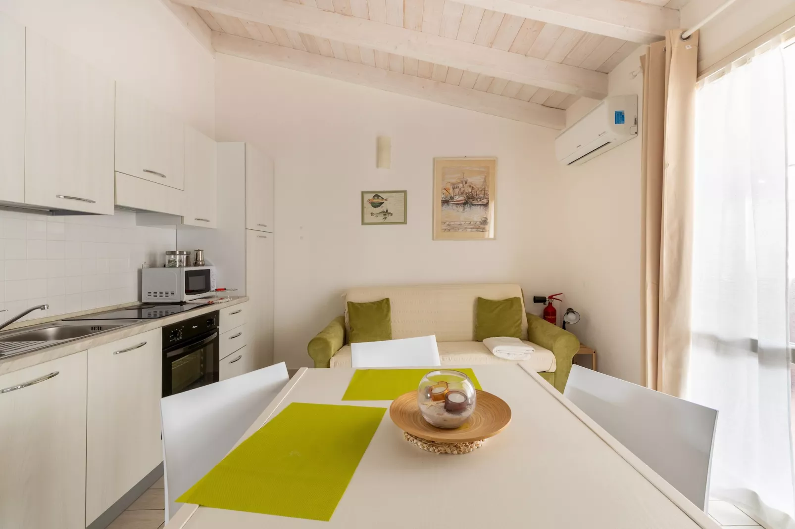 ATTICO BADESI CON PISCINA - Eetkamer