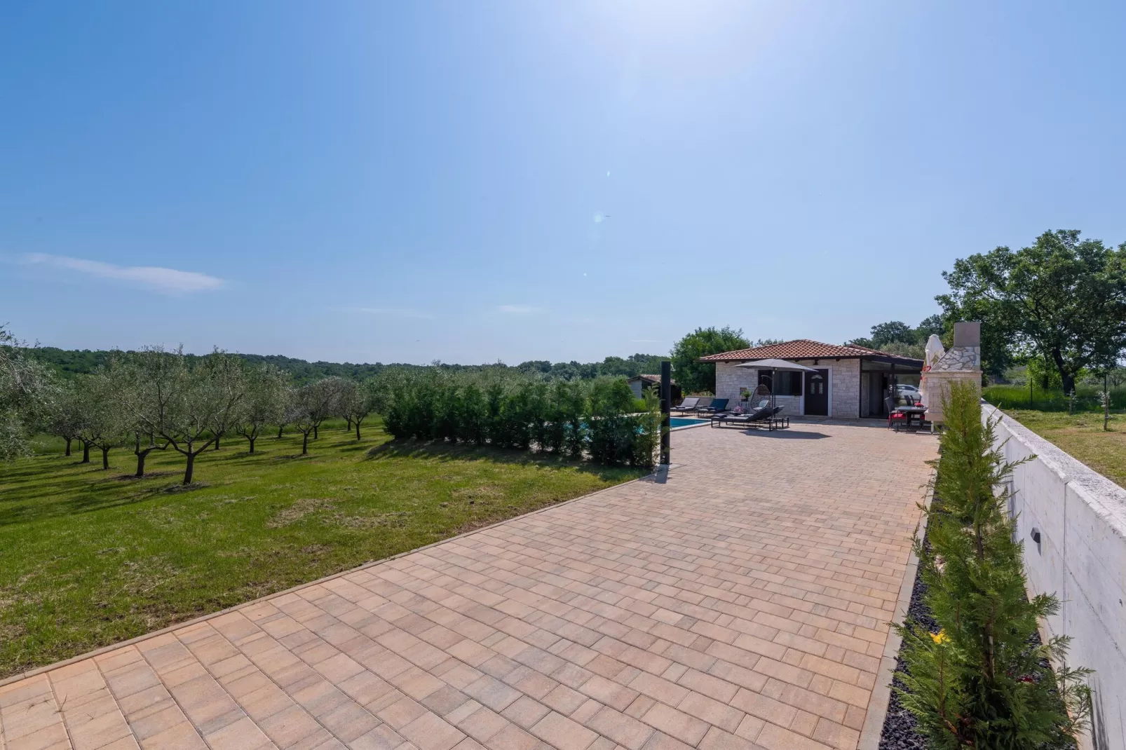 Casa Claudia-Buitenkant zomer