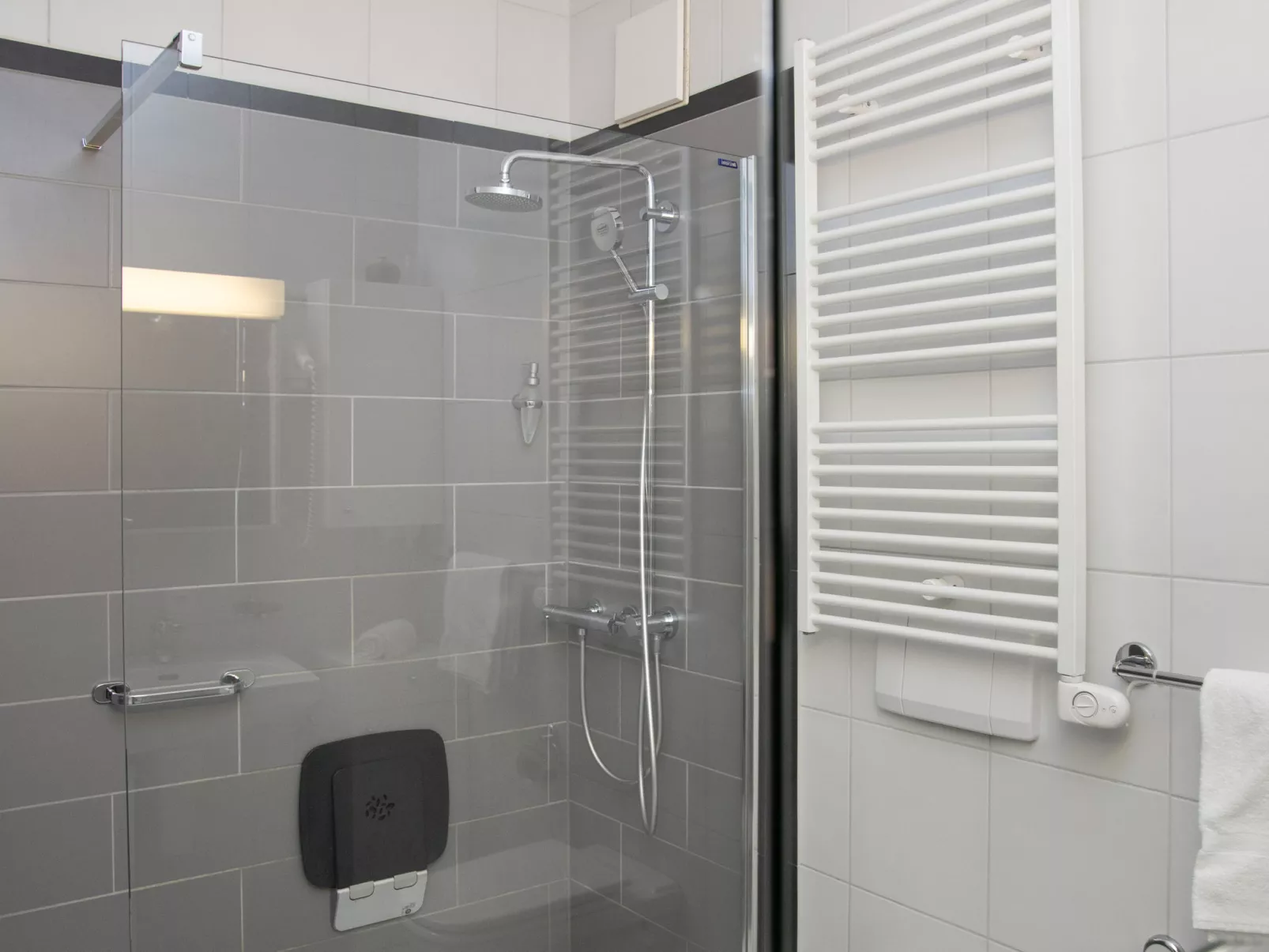 Alpes et Lac 28 - Binnen