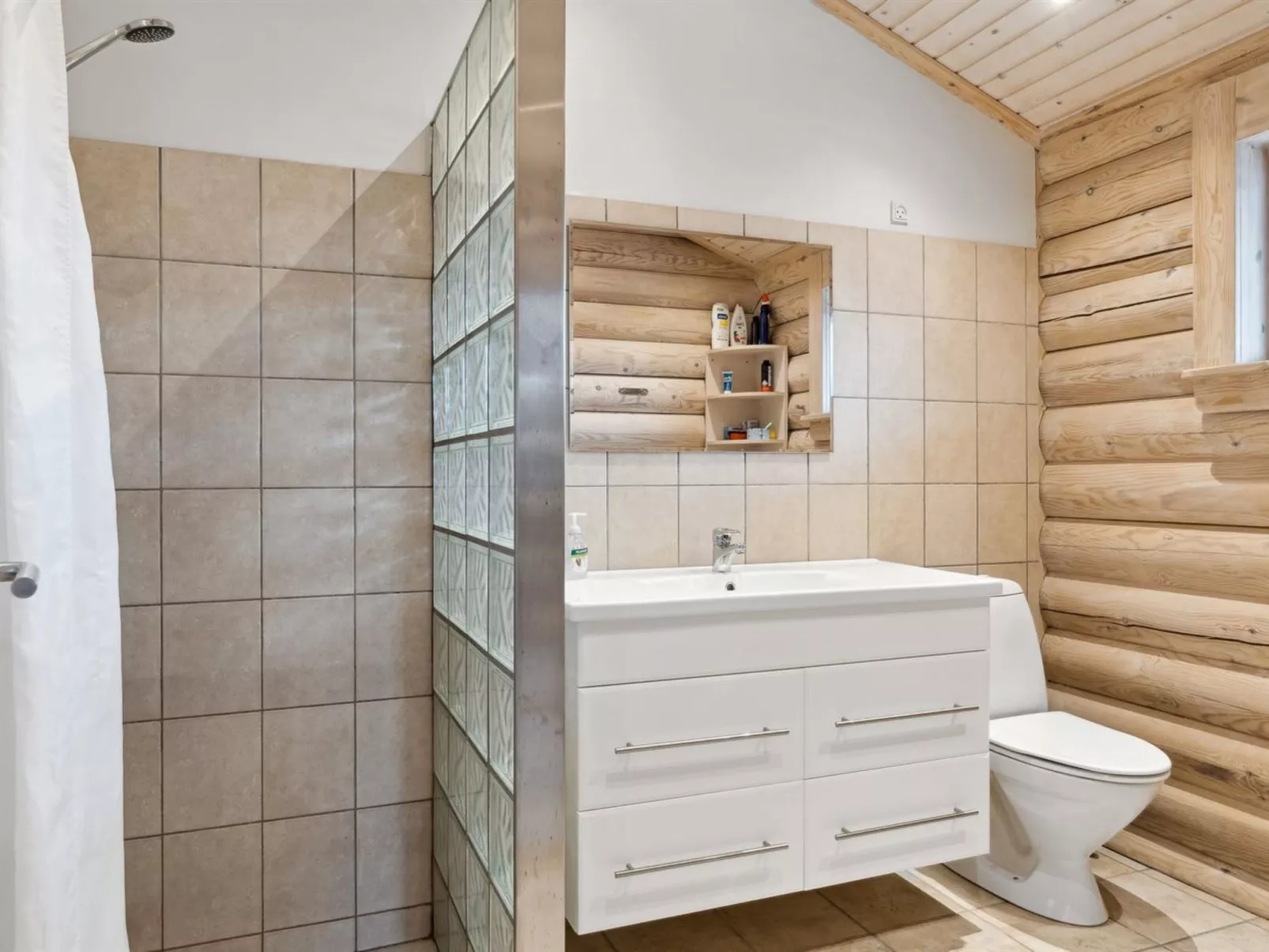 "Guthfast" - 50m from the sea - Binnen