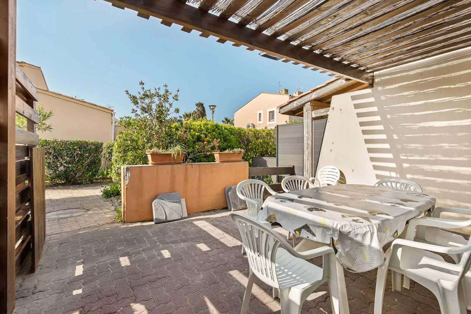 Port La Roquille N°124 - 2P6 - Terras