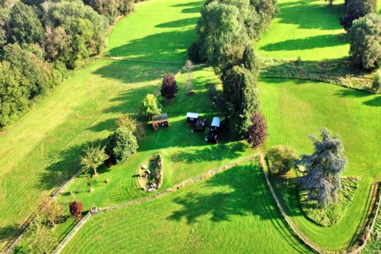 Shepherd's Hut at Hilltop Farm-Buitenlucht