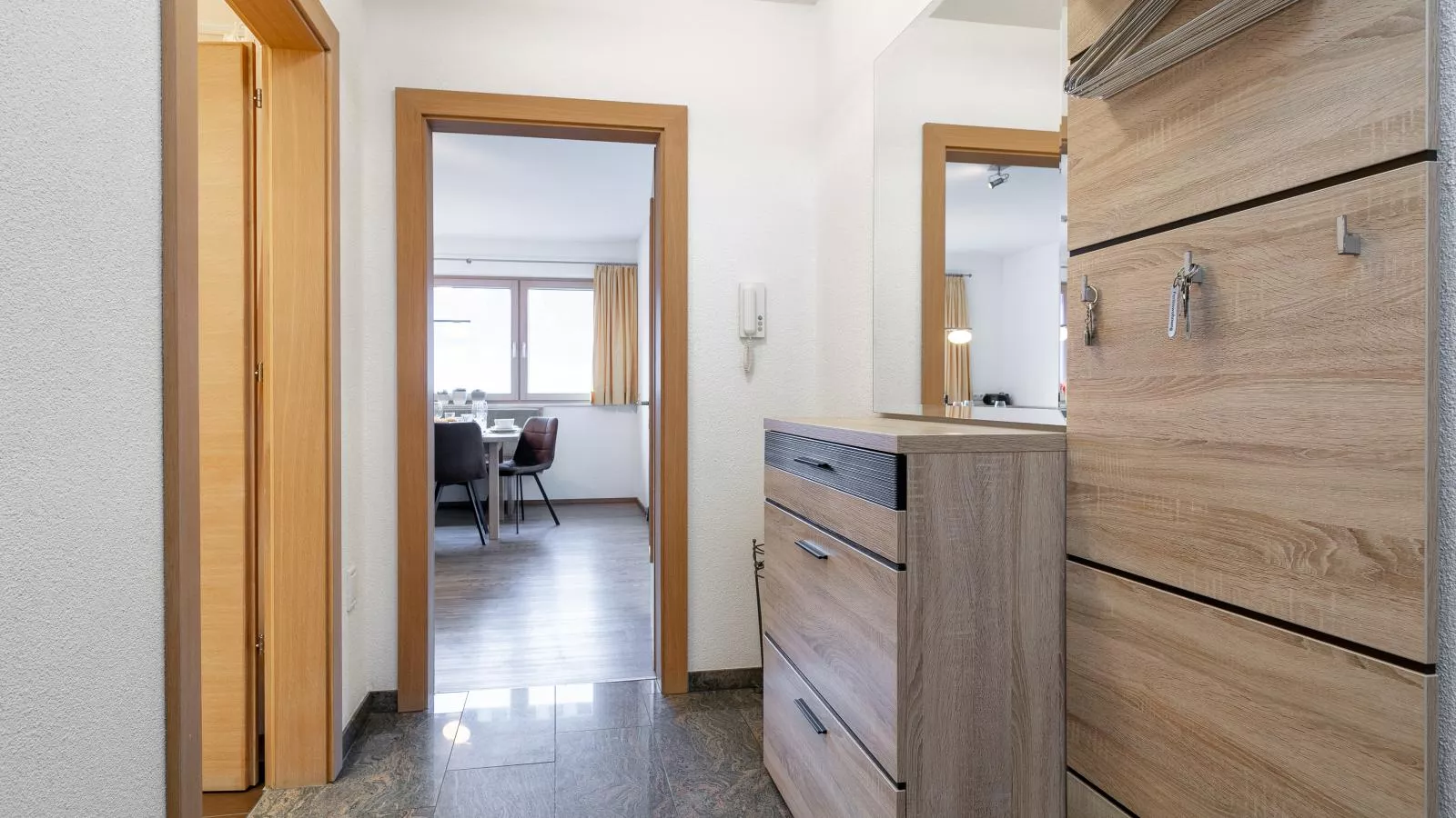 Schiestl - Hal-ontvangst