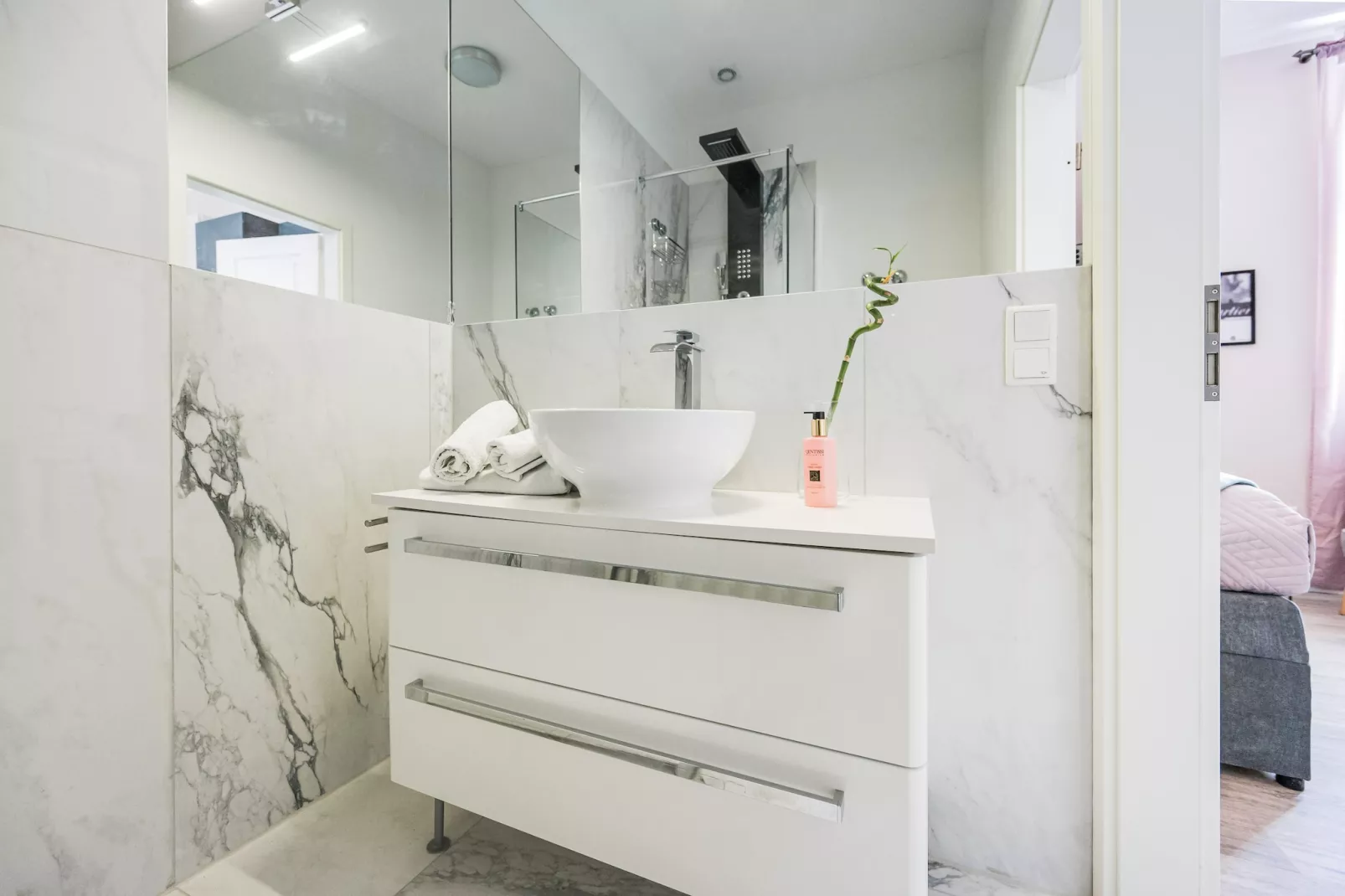 Villa Rosa Apartment 4 - Pax 3 - Badkamer