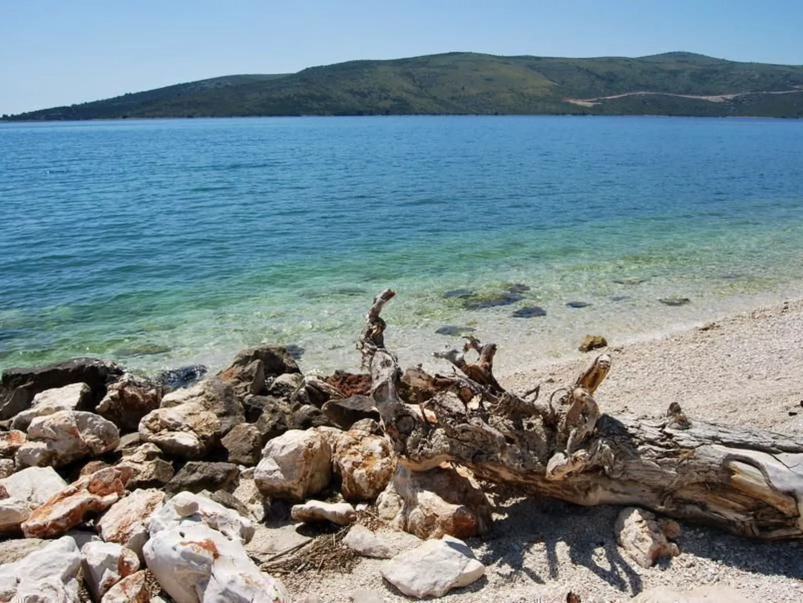 Wohnung in Seget Vranjica mit Terrasse und Grill-Buiten